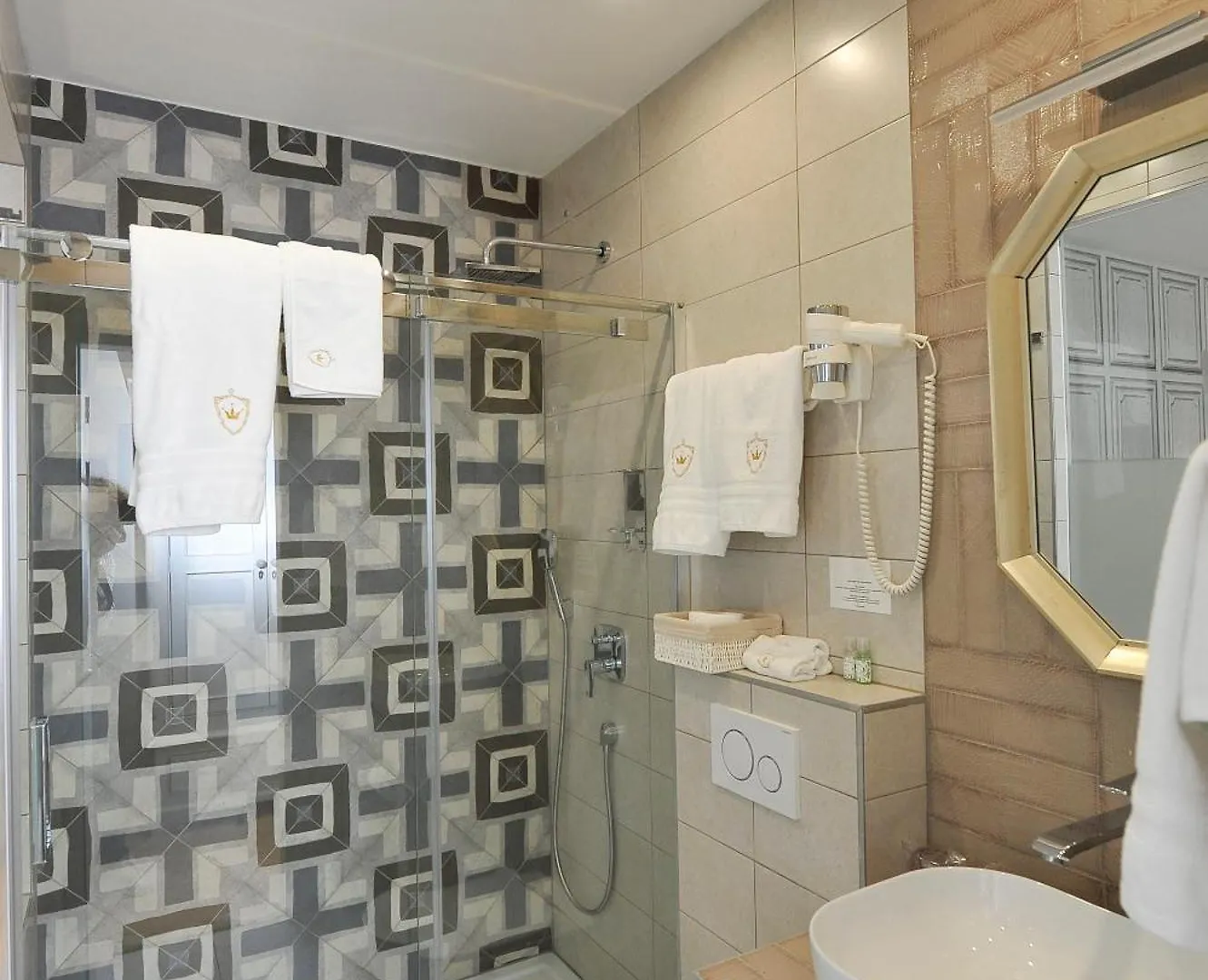 The Duke Luxury Rooms Split Bed & Breakfast